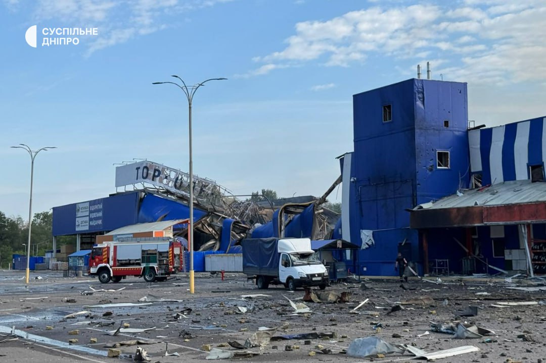 знищений вхід до Епіцентру